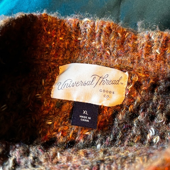 Burnt orangish sweater - Picture 3 of 4